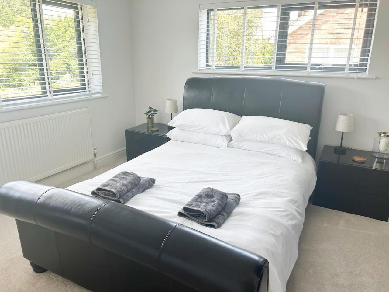 Villa Luxe 5 Bed House In Guildford. Morden Amenities Normandy Exterior foto